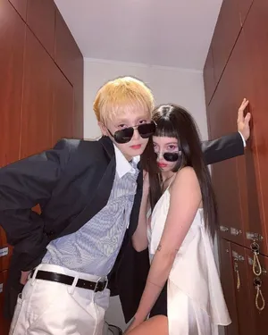 泫雅与男友贴面拥抱性感亲密美照图片