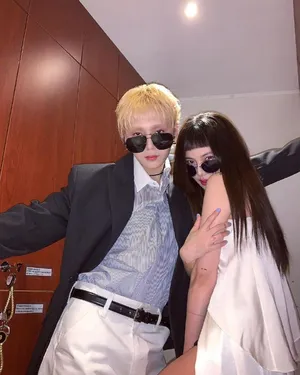 泫雅与男友贴面拥抱性感亲密美照图片_3