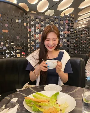 性感美女朴秀荣妩媚优雅写真