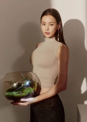 李哈妮曼妙身材风格简约高雅写真图片_1