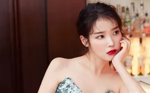 IU李知恩亮片鱼尾裙性感写真图片_7