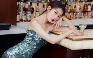 IU李知恩亮片鱼尾裙性感写真图片_8