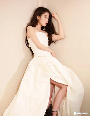 IU李知恩清纯性感写真花絮图片_5