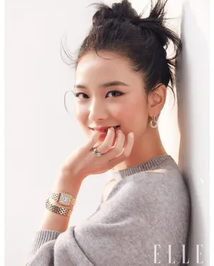 金智秀波浪长发性感风情写真图片_3