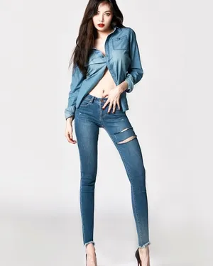 性感美女泫雅妩媚诱惑写真_5
