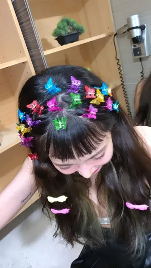 泫雅白色蕾丝短衣性感妩媚美照图片_4