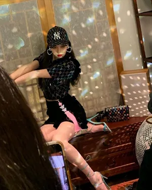 泫雅白丝袜高跟鞋秀长腿性感美照图片_5