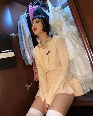 泫雅白丝袜高跟鞋秀长腿性感美照图片_7