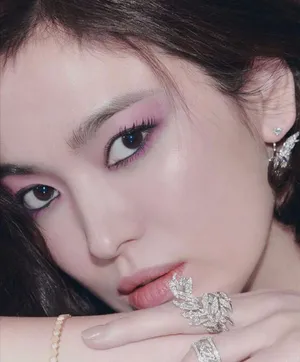 宋慧乔蓝色抹胸锁骨迷人性感写真图片_4