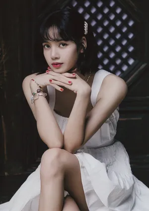 Lisa短发造型性感写真图片第1张