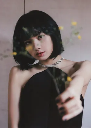 Lisa短发造型性感写真图片