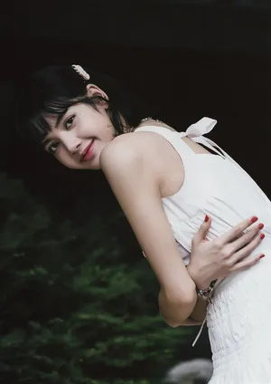 Lisa短发造型性感写真图片_5