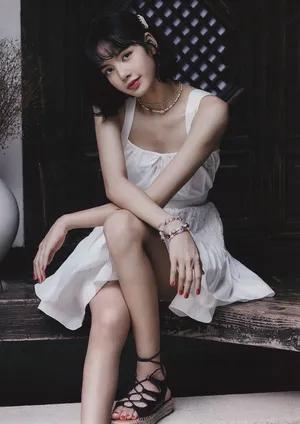 Lisa短发造型性感写真图片_8