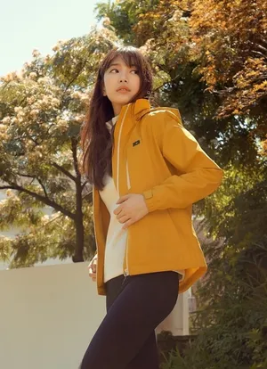 秀智穿羽绒服气质软萌可爱写真图片