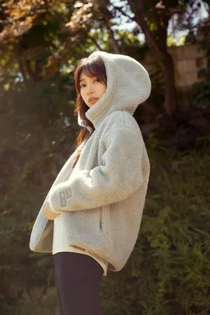 秀智穿羽绒服气质软萌可爱写真图片