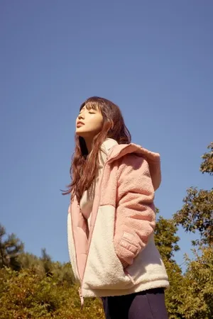 秀智穿羽绒服气质软萌可爱写真图片_2