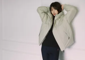 秀智穿羽绒服气质软萌可爱写真图片_4