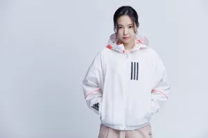 韩星孙娜恩宋旻浩运动风时尚活力写真图片