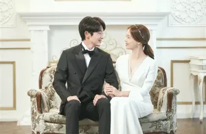 《恶之花》李准基文彩元剧中婚纱照甜美图片第1张