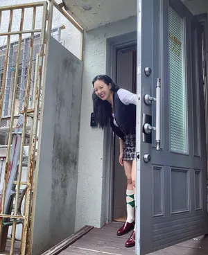 金泫雅学院风造型甜美清新美照图片