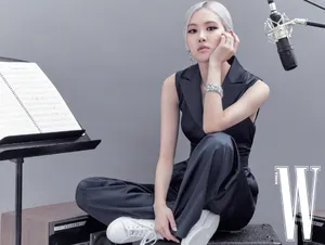 朴彩英银紫发色冷艳写真图片