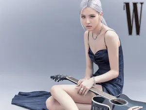 BLAKPINK朴彩英抹胸裙美肩雪肤写真图片_3