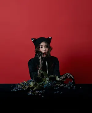 IU李智恩灯芯绒外套清纯灵动可爱写真图片_9