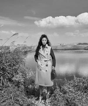 孔孝真秋日田野画报写真图片_2