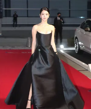 徐睿知低胸开衩长裙写真图片_2