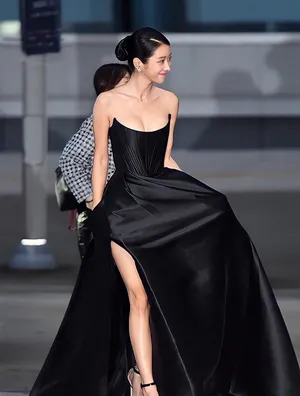 徐睿知低胸开衩长裙写真图片_4