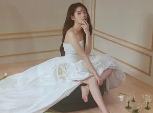 IU李知恩长裙性感写真图片_2