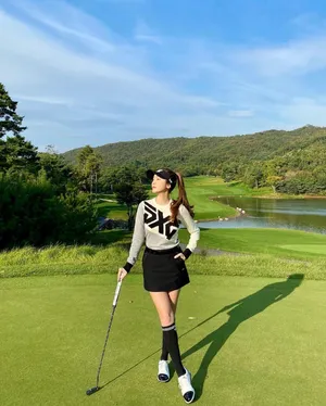 郑秀妍马尾运动活力十足美照图片_2