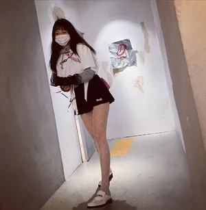 泫雅个性渔网袜性感酷美自拍图片_1