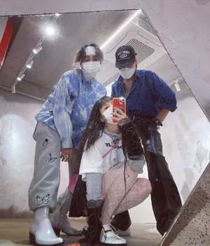 泫雅个性渔网袜性感酷美自拍图片_6