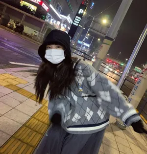 泫雅唐老鸭毛衫古灵精怪俏皮美照图片_5