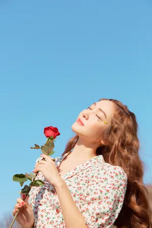 郑秀妍格纹洋装清纯美丽写真图片