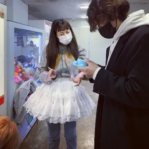 泫雅蓬蓬纱裙搞怪可爱街拍照图片_1