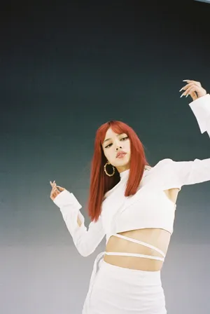 Lisa红发造型酷美写真图片第1张