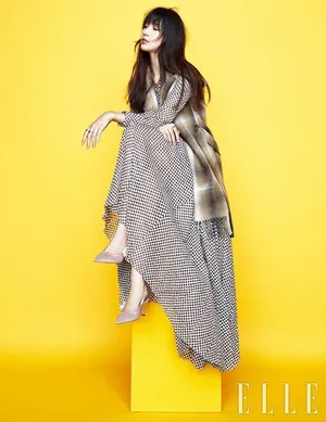 裴秀智简洁时尚封面写真图片_3