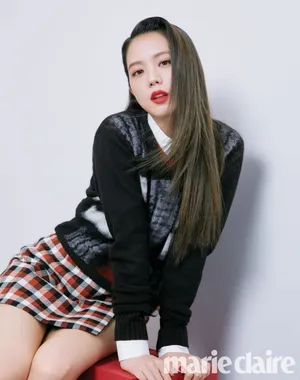 金智秀性感美艳动人杂志写真图片_5