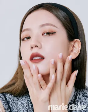 金智秀性感美艳动人杂志写真图片_7