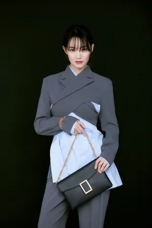 申敏儿干练小西装知性气质写真图片_7
