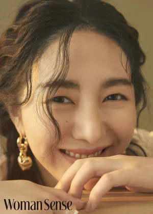 AOA前成员权珉娥甜美笑容写真图片_1