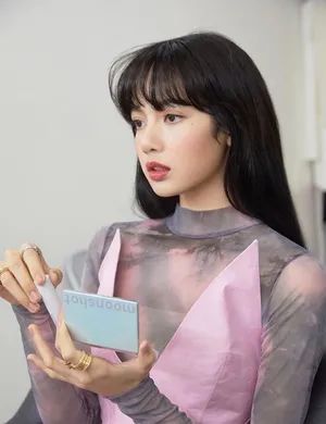 Lisa连衣裙彩妆画报写真图片_3