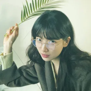 裴秀智复古文艺眼镜写真图片_4