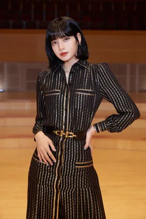 Lisa条纹装性感写真图片第1张
