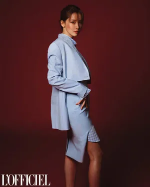 林允儿简洁利落封面写真图片_3