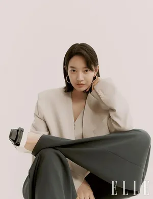 申敏儿ELLEKorea四月刊封面写真图片