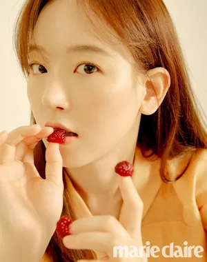 姜汉娜MarieClaireKorea四月刊封面写真