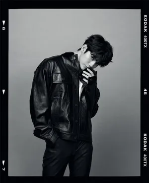邕圣祐VogueKorea四月刊封面写真